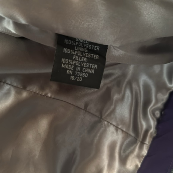 Avenue size 18/20 purple quilted vest zippered with zip pockets silver interior - Picture 4 of 5